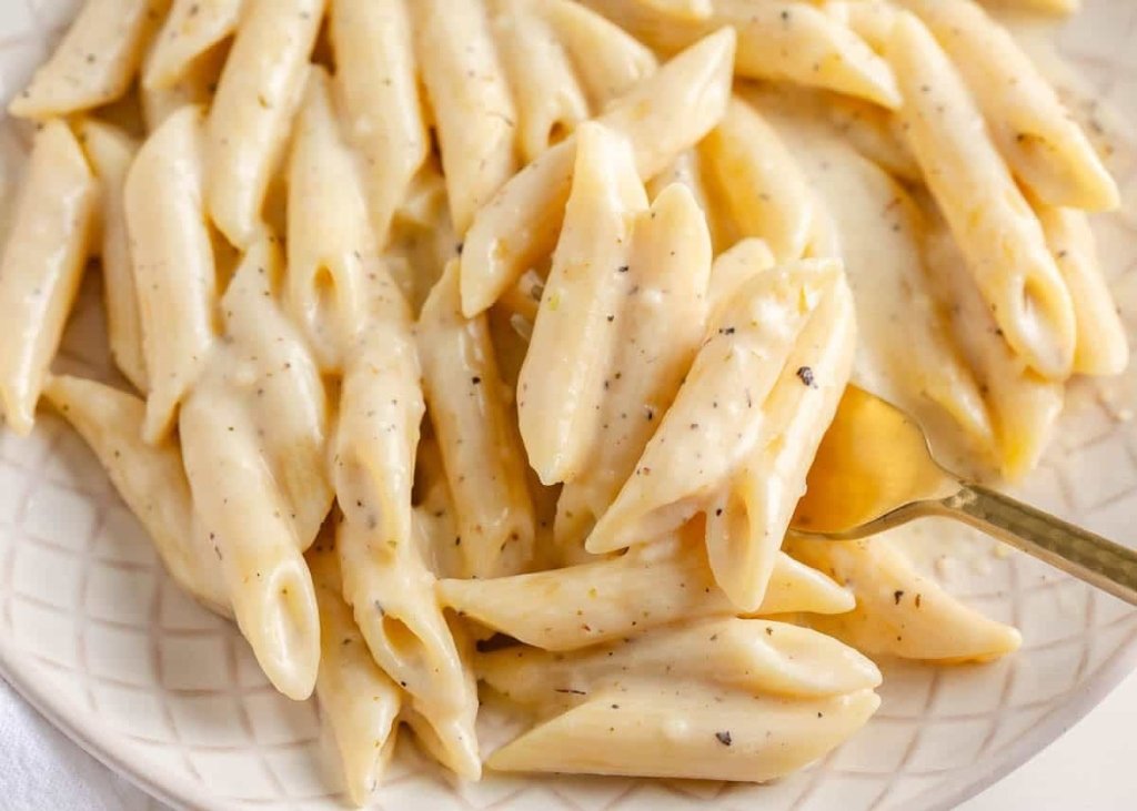 Penne de Camarão ao Molho Branco